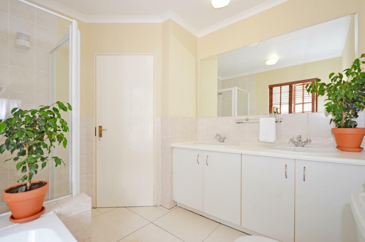 Rivonia One & Only Apartment โจฮันเนสเบิร์ก ภายนอก รูปภาพ